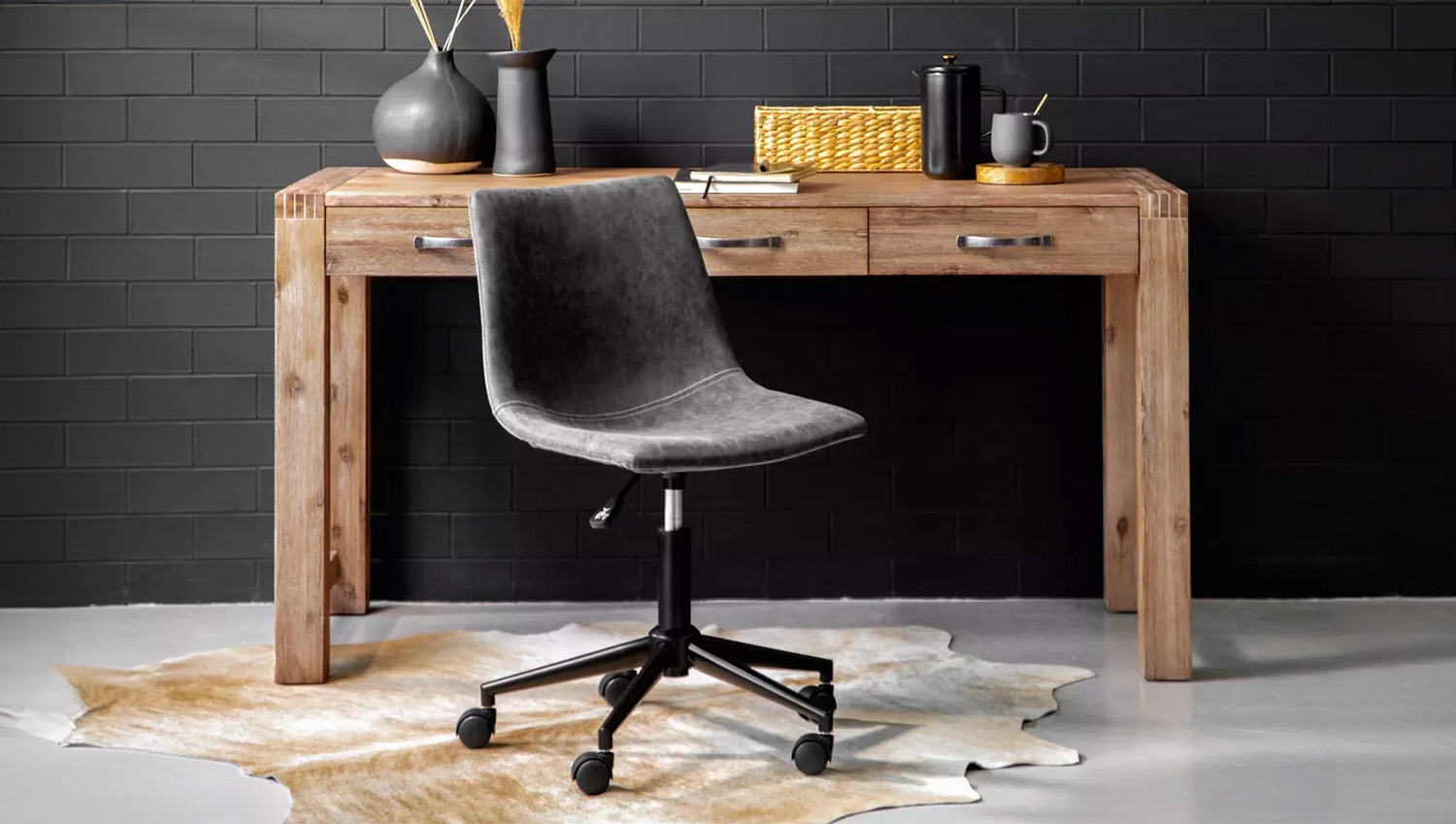 cielo_watson_office_chair_and_vancouver_desk